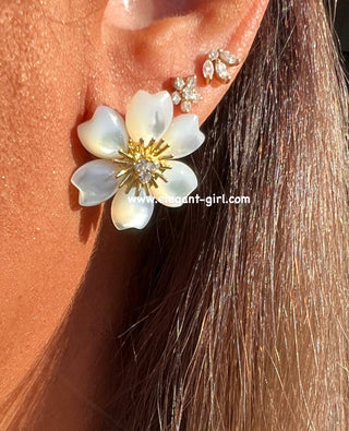 MOTHER OF PEARL FLOWER EARRING