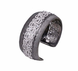 THE LUXURY GRAY DANTIL LACE BANGEL