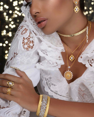 THE LUXURY GOLD ARCH NECKLACE