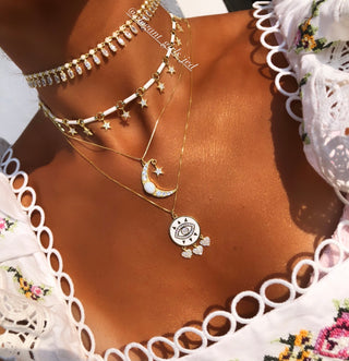 WHITE STARS DANGLE CANDY CHOKER - ELEGANT GIRLS
