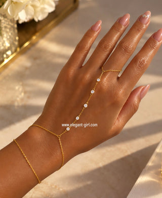 ✨ Floating Solitaire Hand Chain