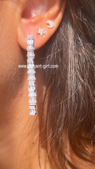 THE VERY ELEGANT EARRING