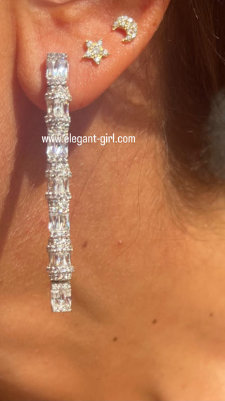 THE VERY ELEGANT EARRING